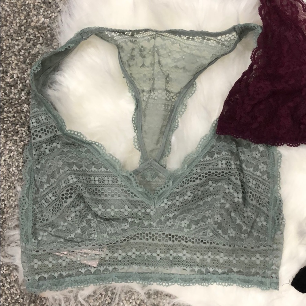 3 VS Bralettes - Picture 4 of 4